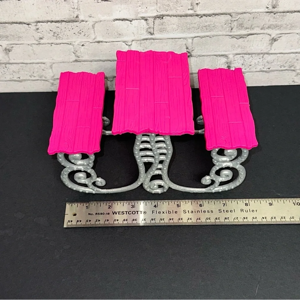 Monster High Doll Deluxe Deadluxe School Playset Picnic Table Pink Silver